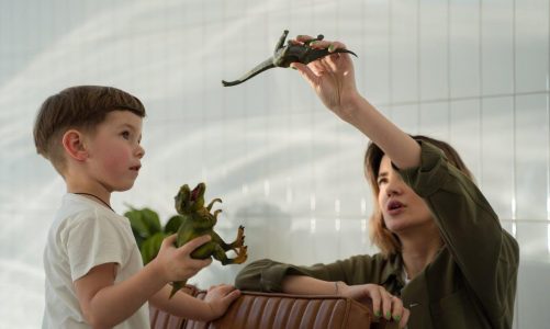 Sådan finder du på gode ideer til gaver til en dreng, der elsker dinosaurer